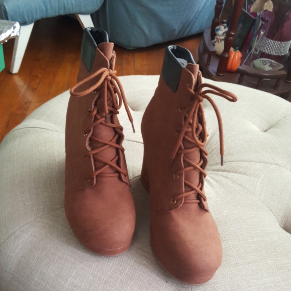 Shoes - Picture 2 of 5